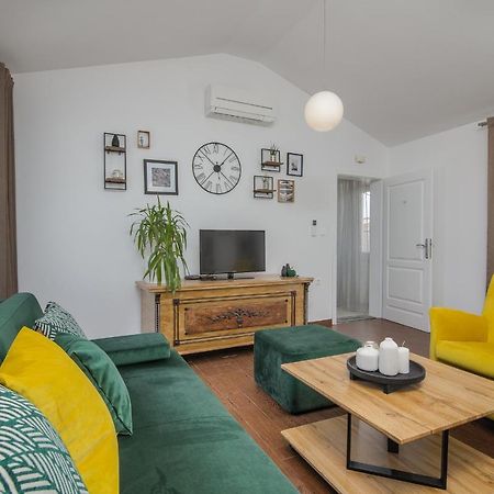Apartment Marina Малинска Екстериор снимка