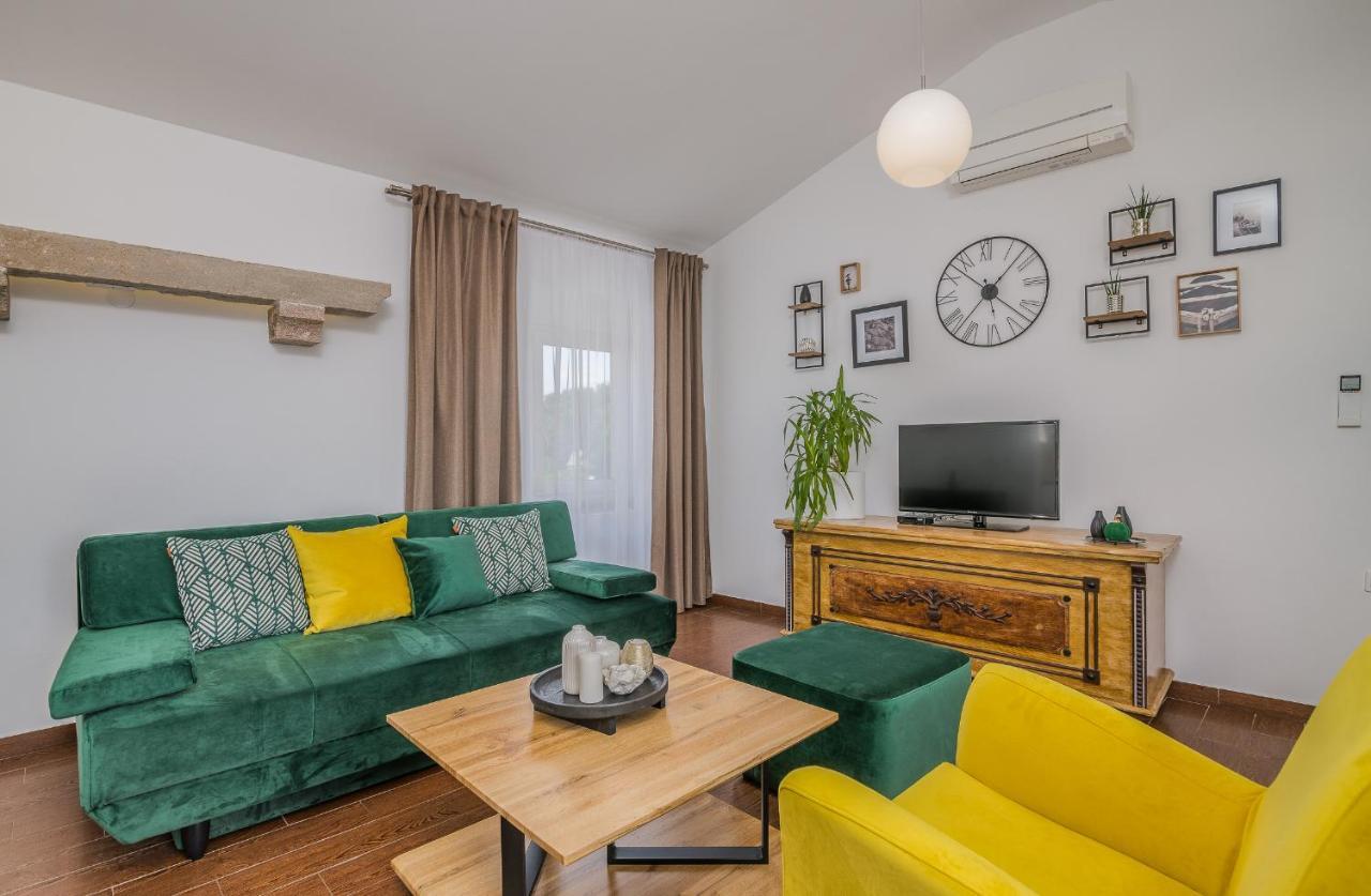 Apartment Marina Малинска Екстериор снимка