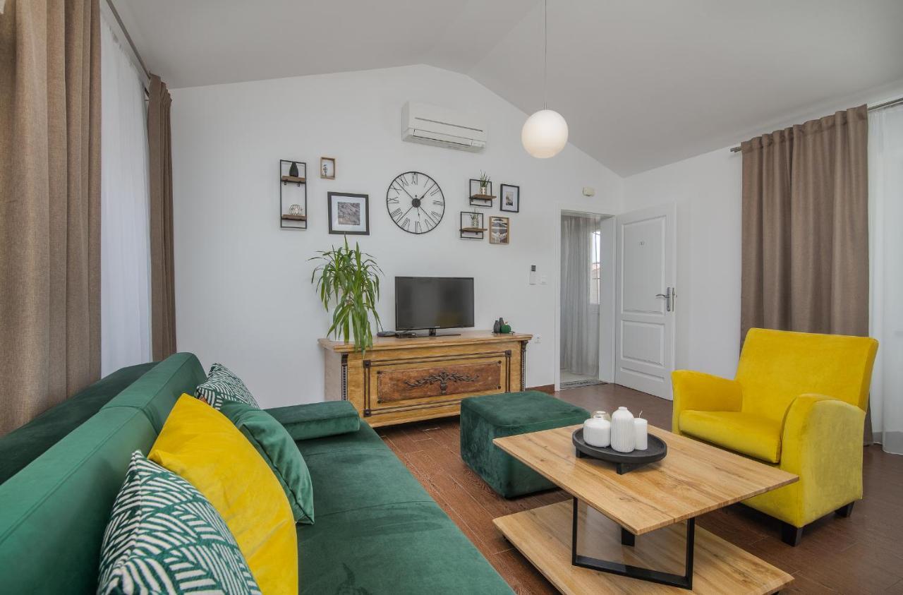 Apartment Marina Малинска Екстериор снимка