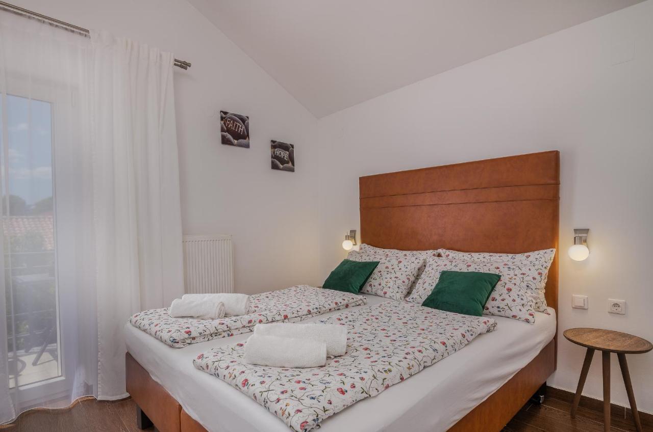 Apartment Marina Малинска Екстериор снимка