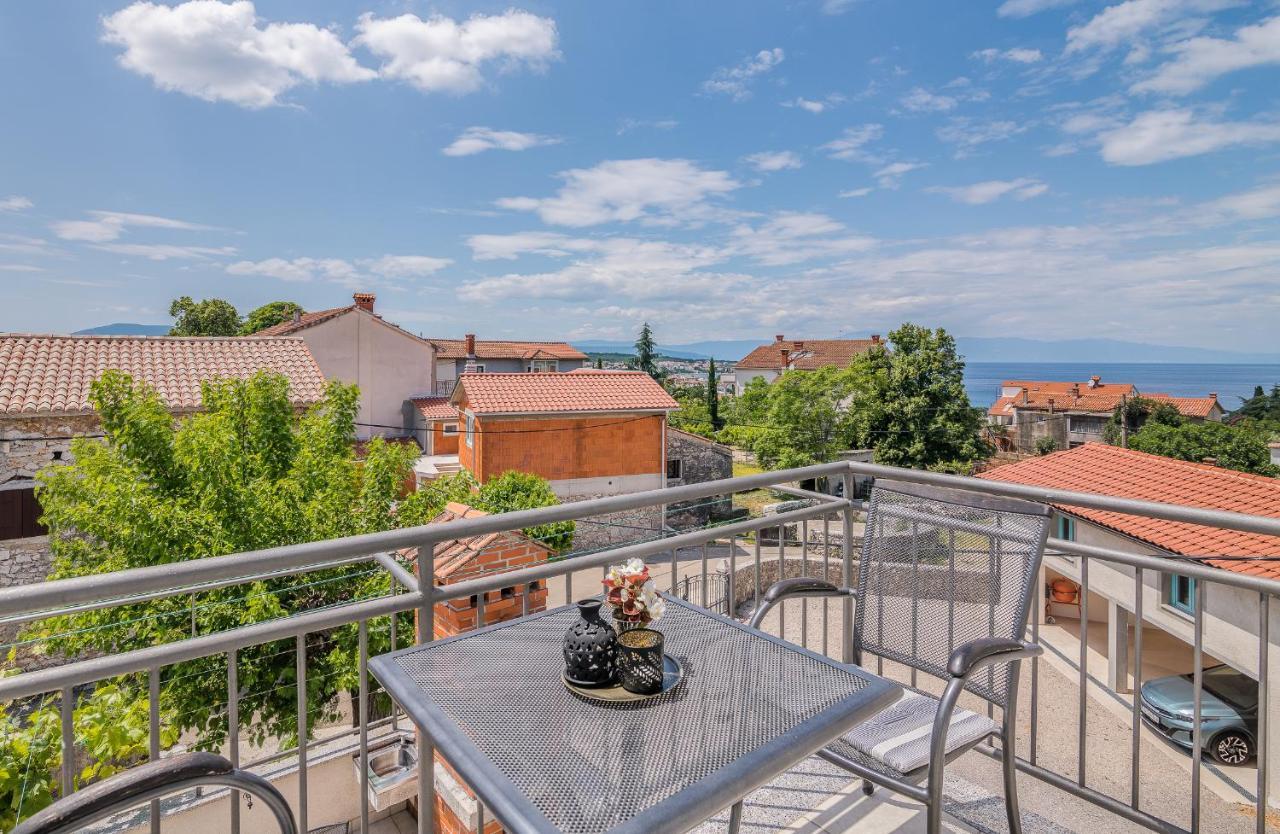 Apartment Marina Малинска Екстериор снимка