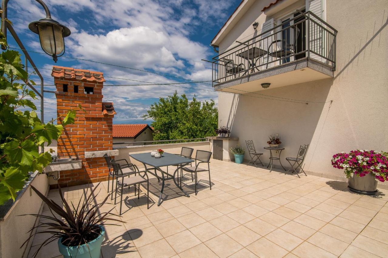 Apartment Marina Малинска Екстериор снимка
