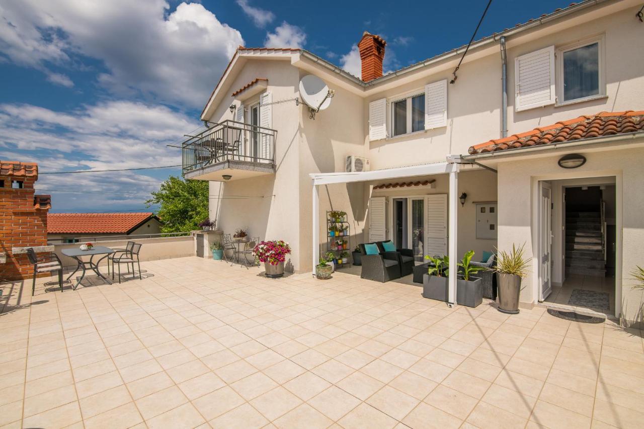 Apartment Marina Малинска Екстериор снимка