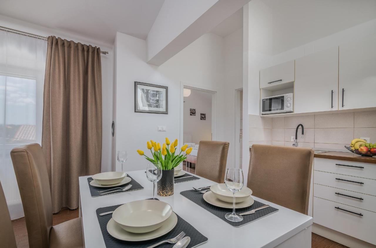 Apartment Marina Малинска Екстериор снимка