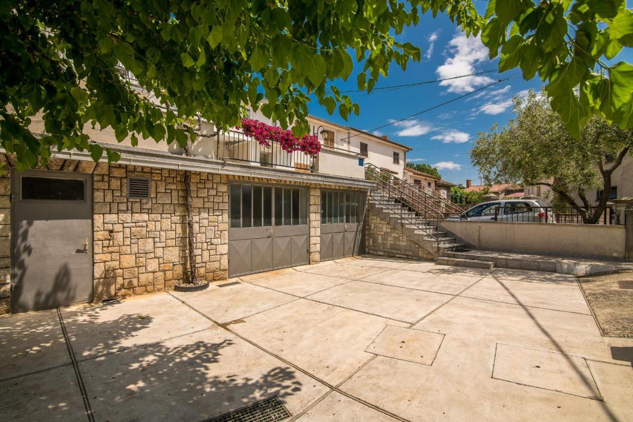 Apartment Marina Малинска Екстериор снимка
