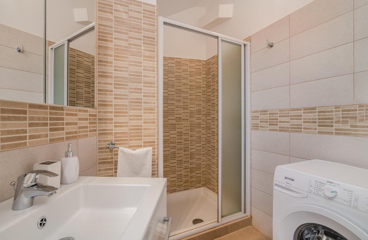 Apartment Marina Малинска Екстериор снимка