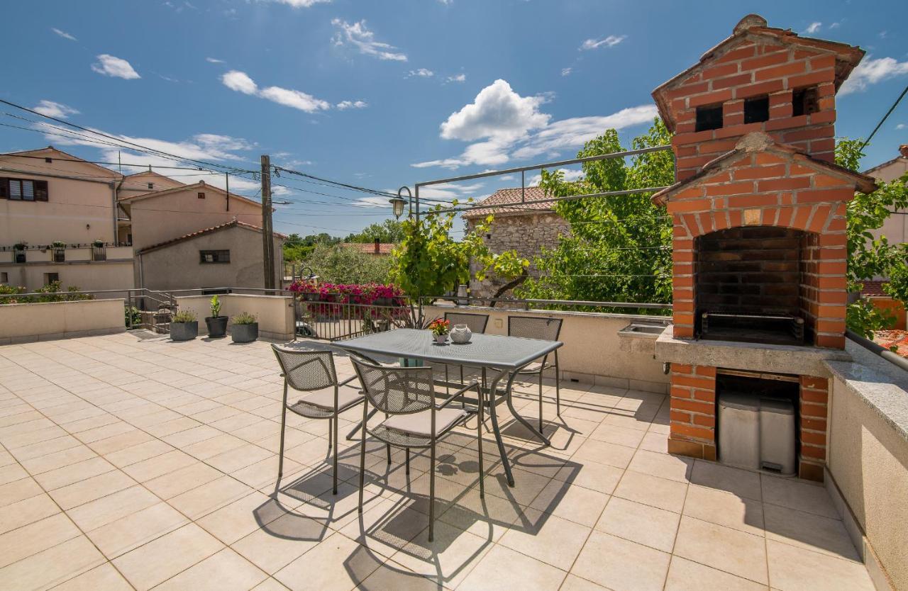 Apartment Marina Малинска Екстериор снимка