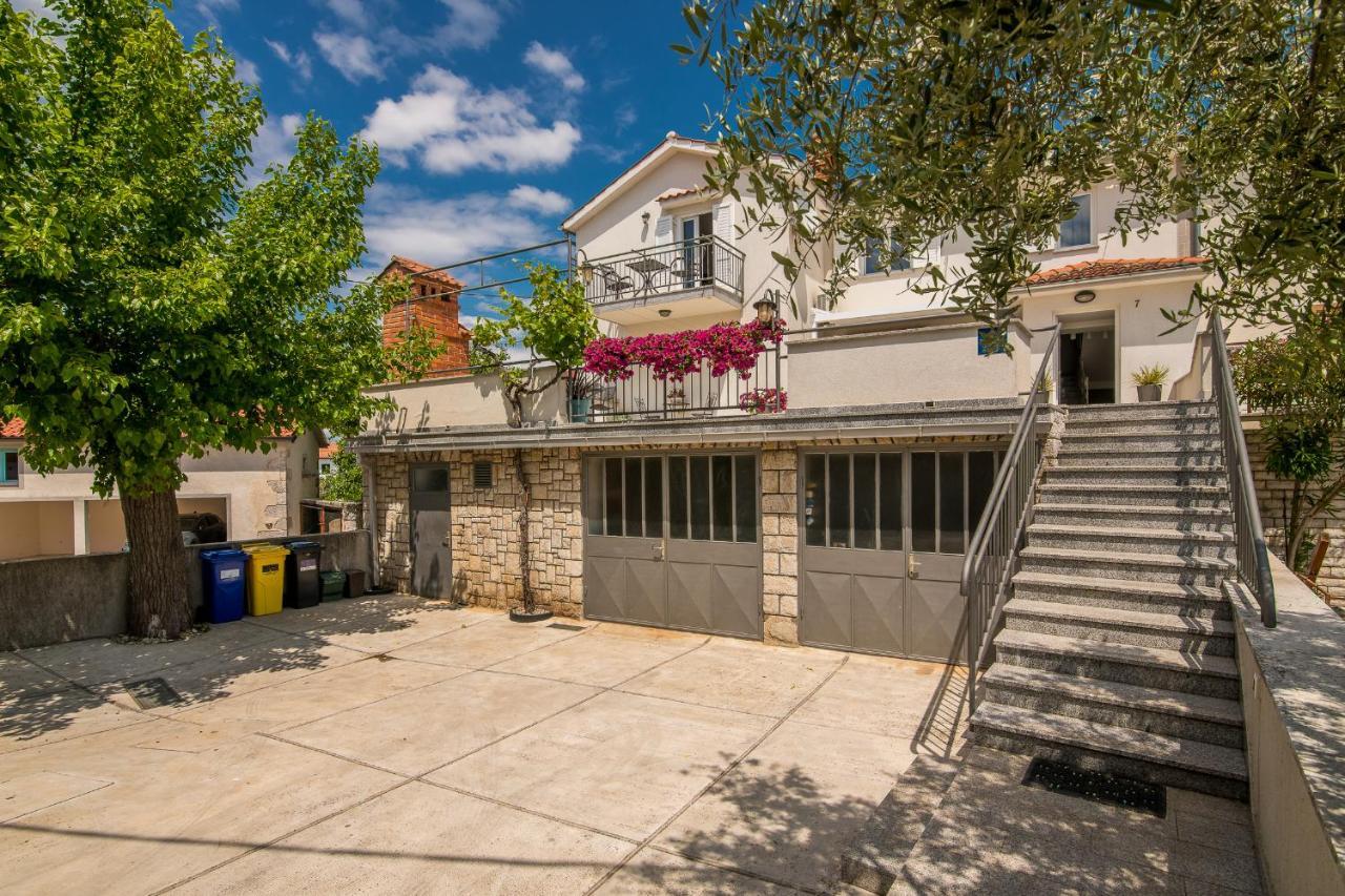 Apartment Marina Малинска Екстериор снимка